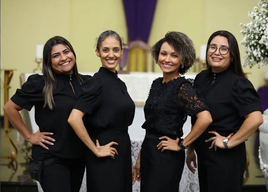 Equipe Dedique no altar antes do início da cerimônia